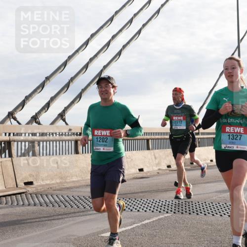03.10.2024 - Köhlbrandbrückenlauf Matties Gatica Varas http://msf.ph/oto/7175313 03.10.2024 09:22:52 Position 2 1202, 1512, 1327 meine-sportfotos.de