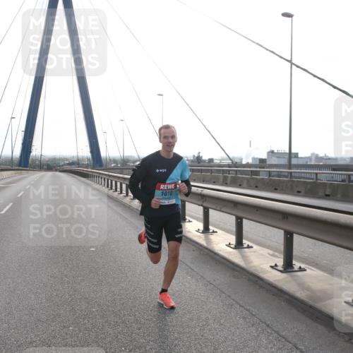 03.10.2024 - Köhlbrandbrückenlauf Jannik Wohlers http://msf.ph/oto/7175335 03.10.2024 09:15:38 Position 1 1010 meine-sportfotos.de