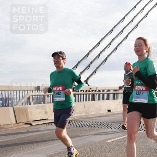 03.10.2024 - Köhlbrandbrückenlauf Matties Gatica Varas http://msf.ph/oto/7175356 03.10.2024 09:22:52 Position 2 1202, 1327 meine-sportfotos.de
