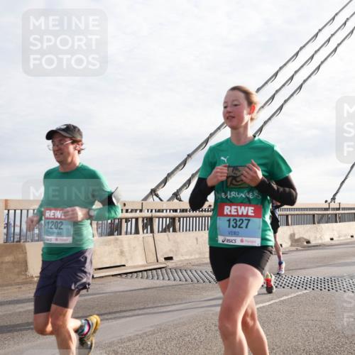 03.10.2024 - Köhlbrandbrückenlauf Matties Gatica Varas http://msf.ph/oto/7175377 03.10.2024 09:22:52 Position 2 1202, 1327 meine-sportfotos.de
