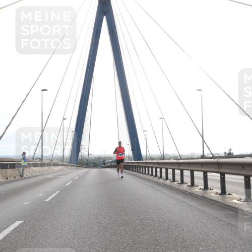 03.10.2024 - Köhlbrandbrückenlauf Jannik Wohlers http://msf.ph/oto/7175540 03.10.2024 09:16:07 Position 1  meine-sportfotos.de