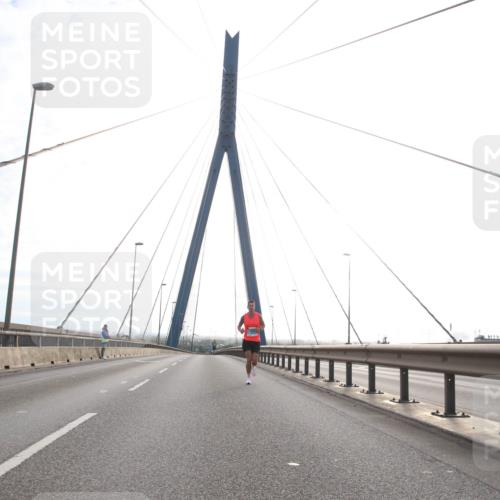 03.10.2024 - Köhlbrandbrückenlauf Jannik Wohlers http://msf.ph/oto/7175587 03.10.2024 09:16:09 Position 1  meine-sportfotos.de