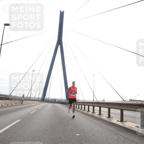 03.10.2024 - Köhlbrandbrückenlauf Jannik Wohlers http://msf.ph/oto/7175622 03.10.2024 09:16:09 Position 1 1006 meine-sportfotos.de