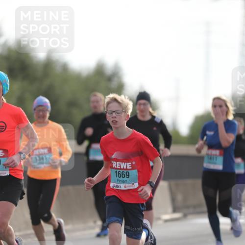 03.10.2024 - Köhlbrandbrückenlauf Fuchs,  Jonas http://msf.ph/oto/7175702 03.10.2024 09:14:04 Position 3 09, 1670, 1341, 1669 meine-sportfotos.de