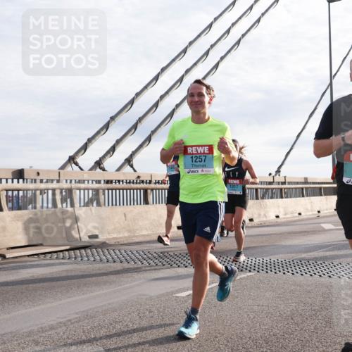 03.10.2024 - Köhlbrandbrückenlauf Matties Gatica Varas http://msf.ph/oto/7175708 03.10.2024 09:23:00 Position 2 1257, 1317, 1159 meine-sportfotos.de