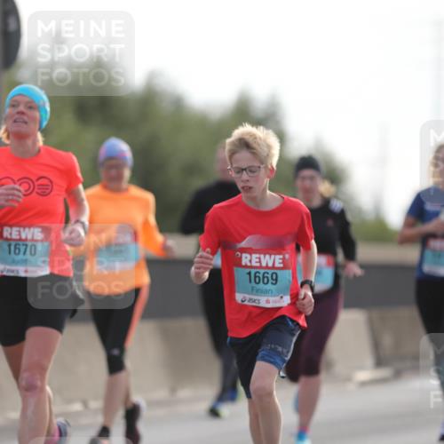 03.10.2024 - Köhlbrandbrückenlauf Fuchs,  Jonas http://msf.ph/oto/7175727 03.10.2024 09:14:04 Position 3 1670, 1669 meine-sportfotos.de