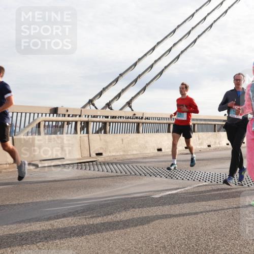 03.10.2024 - Köhlbrandbrückenlauf Matties Gatica Varas http://msf.ph/oto/7175791 03.10.2024 09:23:02 Position 2 1075, 1478, 1222 meine-sportfotos.de