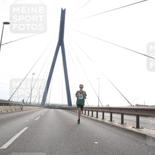 03.10.2024 - Köhlbrandbrückenlauf Jannik Wohlers http://msf.ph/oto/7175833 03.10.2024 09:16:21 Position 1 1038 meine-sportfotos.de