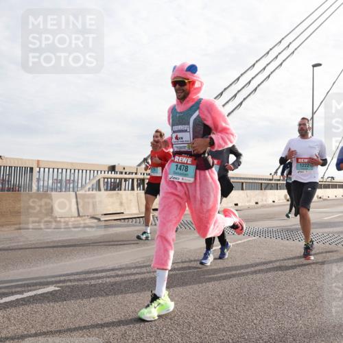 03.10.2024 - Köhlbrandbrückenlauf Matties Gatica Varas http://msf.ph/oto/7175858 03.10.2024 09:23:03 Position 2 075, 1478, 1222, 1349 meine-sportfotos.de