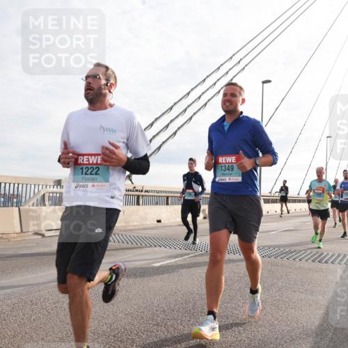 03.10.2024 - Köhlbrandbrückenlauf Matties Gatica Varas http://msf.ph/oto/7175930 03.10.2024 09:23:04 Position 2 1222, 1349, 1268 meine-sportfotos.de
