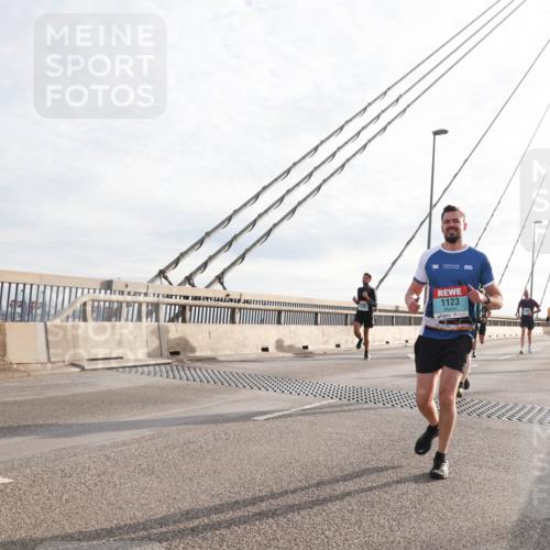 03.10.2024 - Köhlbrandbrückenlauf Matties Gatica Varas http://msf.ph/oto/7176053 03.10.2024 09:23:06 Position 2 1123 meine-sportfotos.de