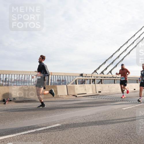 03.10.2024 - Köhlbrandbrückenlauf Matties Gatica Varas http://msf.ph/oto/7176188 03.10.2024 09:23:09 Position 2 1417 meine-sportfotos.de
