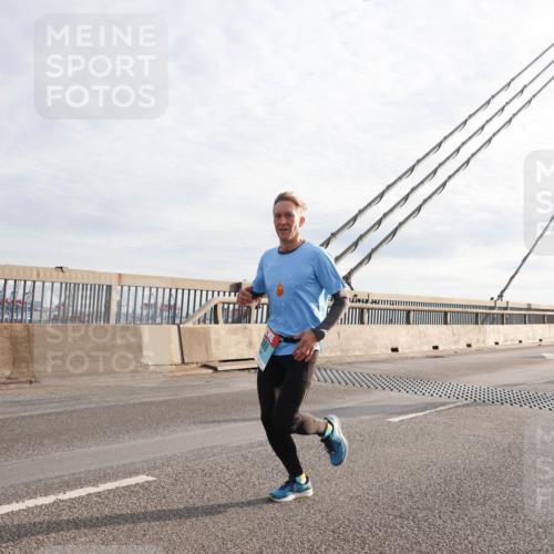 03.10.2024 - Köhlbrandbrückenlauf Matties Gatica Varas http://msf.ph/oto/7176385 03.10.2024 09:23:12 Position 2  meine-sportfotos.de