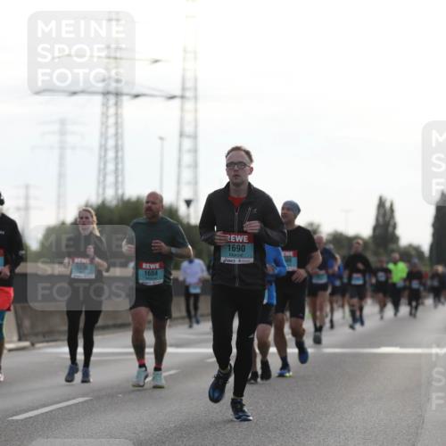 03.10.2024 - Köhlbrandbrückenlauf Fuchs,  Jonas http://msf.ph/oto/7176537 03.10.2024 09:14:22 Position 3 1690, 1440, 1264, 1230, 1604 meine-sportfotos.de