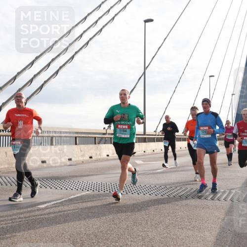 03.10.2024 - Köhlbrandbrückenlauf Matties Gatica Varas http://msf.ph/oto/7176891 03.10.2024 09:23:22 Position 2 1194, 1205, 1242, 2, 1266 meine-sportfotos.de