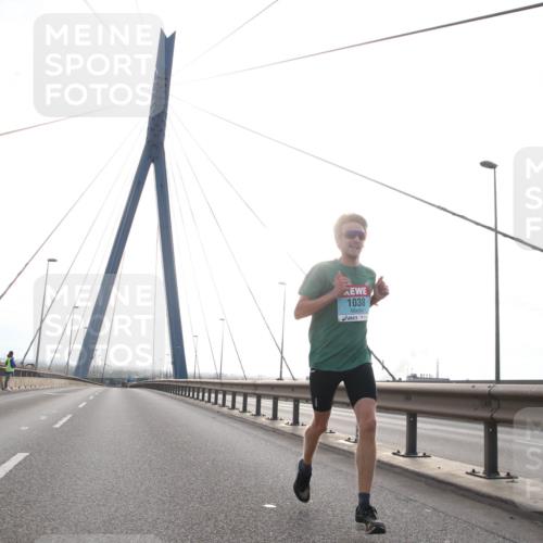 03.10.2024 - Köhlbrandbrückenlauf Jannik Wohlers http://msf.ph/oto/7177029 03.10.2024 09:16:22 Position 1 1038 meine-sportfotos.de