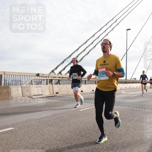 03.10.2024 - Köhlbrandbrückenlauf Matties Gatica Varas http://msf.ph/oto/7177082 03.10.2024 09:23:26 Position 2 1256 meine-sportfotos.de