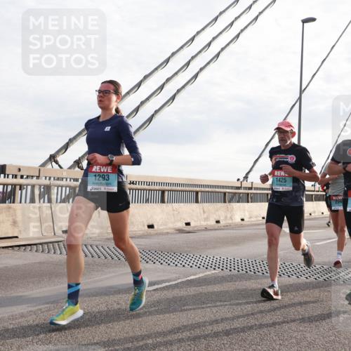 03.10.2024 - Köhlbrandbrückenlauf Matties Gatica Varas http://msf.ph/oto/7177210 03.10.2024 09:23:29 Position 2 1293, 1425, 1503, 229, 1119 meine-sportfotos.de