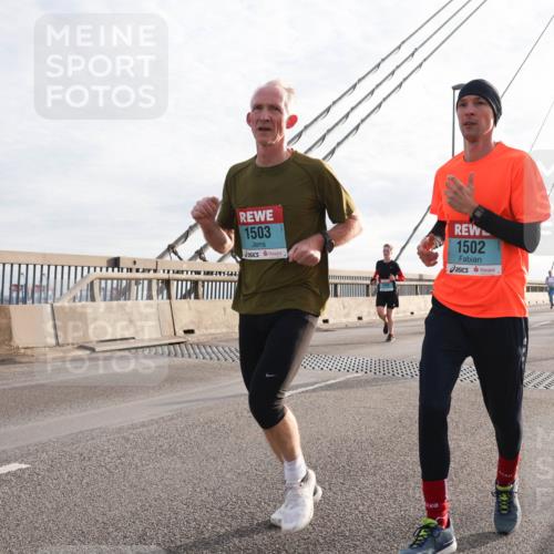 03.10.2024 - Köhlbrandbrückenlauf Matties Gatica Varas http://msf.ph/oto/7177305 03.10.2024 09:23:31 Position 2 1503, 1502 meine-sportfotos.de
