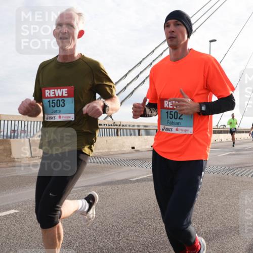 03.10.2024 - Köhlbrandbrückenlauf Matties Gatica Varas http://msf.ph/oto/7177316 03.10.2024 09:23:32 Position 2 1503, 1502 meine-sportfotos.de