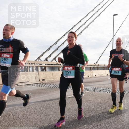 03.10.2024 - Köhlbrandbrückenlauf Matties Gatica Varas http://msf.ph/oto/7177512 03.10.2024 09:23:36 Position 2 2014, 3468, 1229, 1630, 1498 meine-sportfotos.de