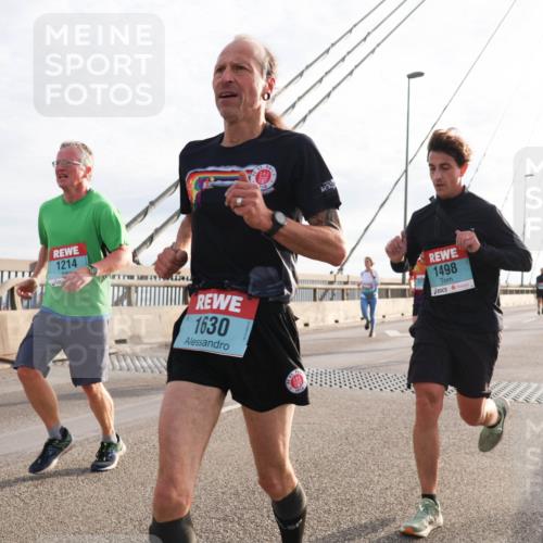 03.10.2024 - Köhlbrandbrückenlauf Matties Gatica Varas http://msf.ph/oto/7177553 03.10.2024 09:23:37 Position 2 1214, 1630, 1498 meine-sportfotos.de