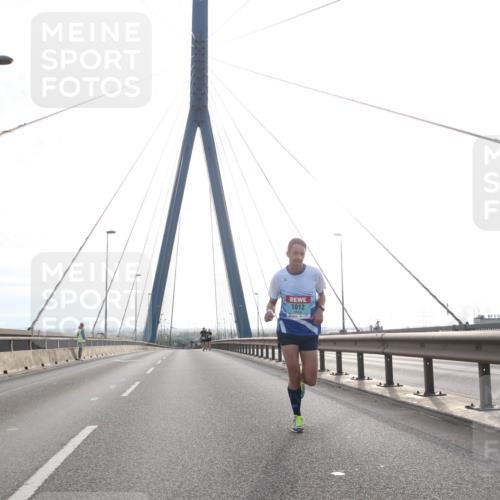 03.10.2024 - Köhlbrandbrückenlauf Jannik Wohlers http://msf.ph/oto/7177599 03.10.2024 09:16:50 Position 1 1012 meine-sportfotos.de