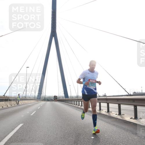 03.10.2024 - Köhlbrandbrückenlauf Jannik Wohlers http://msf.ph/oto/7177621 03.10.2024 09:16:50 Position 1 1012 meine-sportfotos.de