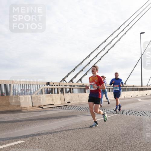 03.10.2024 - Köhlbrandbrückenlauf Matties Gatica Varas http://msf.ph/oto/7177650 03.10.2024 09:23:38 Position 2 37 meine-sportfotos.de