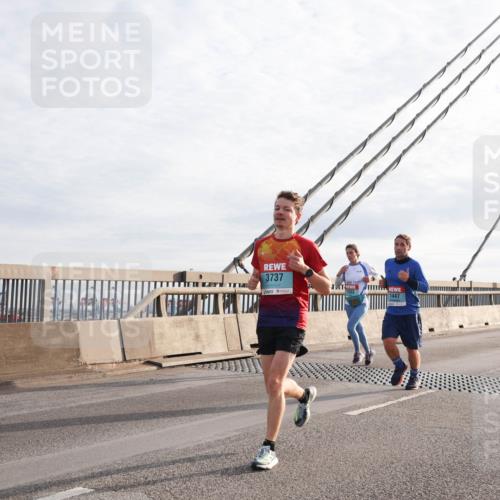 03.10.2024 - Köhlbrandbrückenlauf Matties Gatica Varas http://msf.ph/oto/7177676 03.10.2024 09:23:39 Position 2 3737, 1447 meine-sportfotos.de