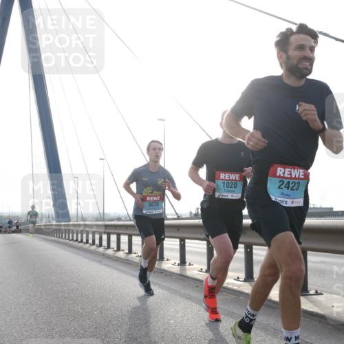 03.10.2024 - Köhlbrandbrückenlauf Jannik Wohlers http://msf.ph/oto/7177723 03.10.2024 09:17:00 Position 1 06, 3676, 1020, 2423 meine-sportfotos.de