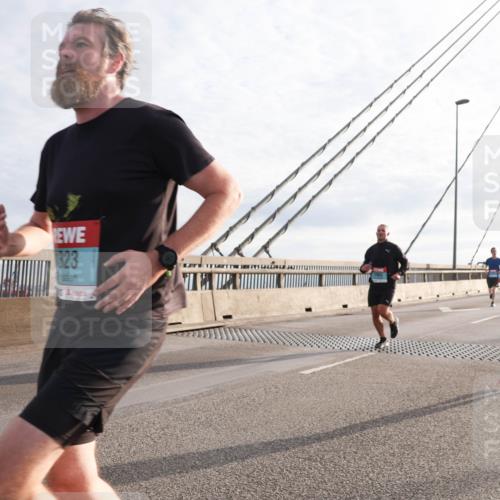 03.10.2024 - Köhlbrandbrückenlauf Matties Gatica Varas http://msf.ph/oto/7177847 03.10.2024 09:23:43 Position 2 323, 3, 1189 meine-sportfotos.de