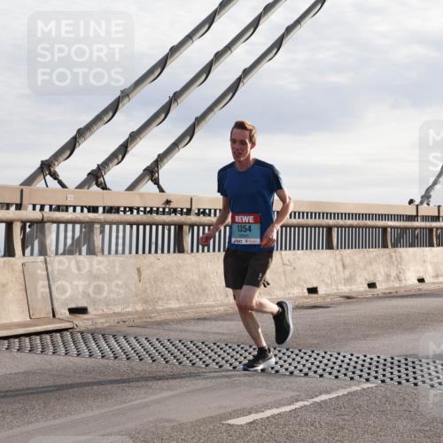 03.10.2024 - Köhlbrandbrückenlauf Matties Gatica Varas http://msf.ph/oto/7178053 03.10.2024 09:23:46 Position 2 6, 1354 meine-sportfotos.de