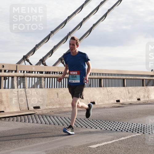 03.10.2024 - Köhlbrandbrückenlauf Matties Gatica Varas http://msf.ph/oto/7178081 03.10.2024 09:23:46 Position 2 626828, 1354 meine-sportfotos.de