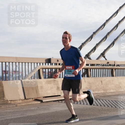 03.10.2024 - Köhlbrandbrückenlauf Matties Gatica Varas http://msf.ph/oto/7178127 03.10.2024 09:23:47 Position 2 1354 meine-sportfotos.de