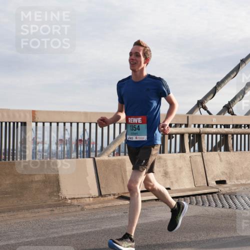 03.10.2024 - Köhlbrandbrückenlauf Matties Gatica Varas http://msf.ph/oto/7178146 03.10.2024 09:23:47 Position 2 1354 meine-sportfotos.de