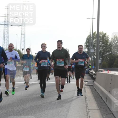 03.10.2024 - Köhlbrandbrückenlauf Fuchs,  Jonas http://msf.ph/oto/7178178 03.10.2024 09:15:05 Position 3 1849, 1970, 1602, 1232, 1950, 2196, 1976 meine-sportfotos.de