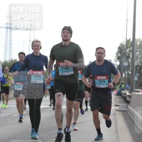 03.10.2024 - Köhlbrandbrückenlauf Fuchs,  Jonas http://msf.ph/oto/7178241 03.10.2024 09:15:06 Position 3 1602, 1560, 1232, 1950, 2196, 1976 meine-sportfotos.de