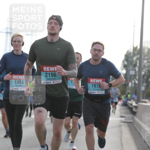 03.10.2024 - Köhlbrandbrückenlauf Fuchs,  Jonas http://msf.ph/oto/7178312 03.10.2024 09:15:07 Position 3 1950, 2196, 1976 meine-sportfotos.de