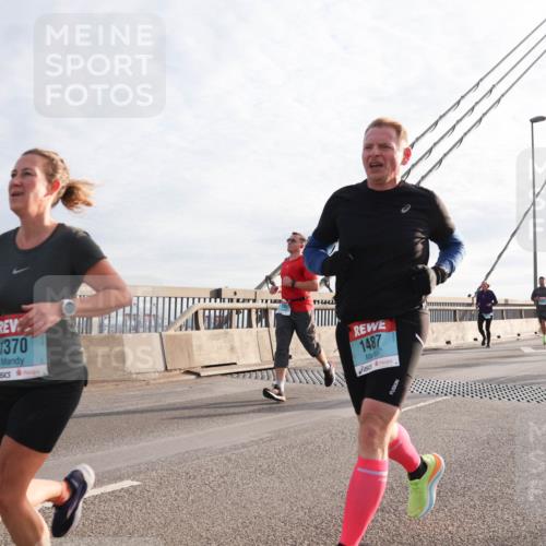 03.10.2024 - Köhlbrandbrückenlauf Matties Gatica Varas http://msf.ph/oto/7178391 03.10.2024 09:23:51 Position 2 1370, 1487, 1112 meine-sportfotos.de