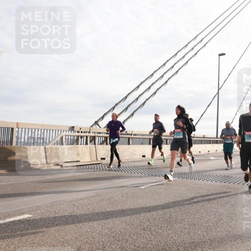 03.10.2024 - Köhlbrandbrückenlauf Matties Gatica Varas http://msf.ph/oto/7178549 03.10.2024 09:23:53 Position 2 12, 1350, 1572 meine-sportfotos.de