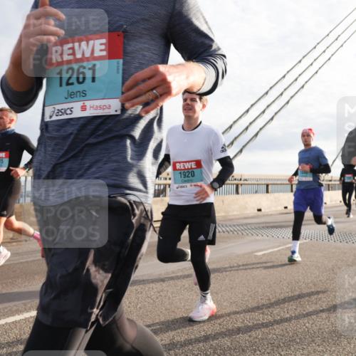 03.10.2024 - Köhlbrandbrückenlauf Matties Gatica Varas http://msf.ph/oto/7178902 03.10.2024 09:23:59 Position 2 2004, 1415, 1261, 1920, 1046, 1102 meine-sportfotos.de