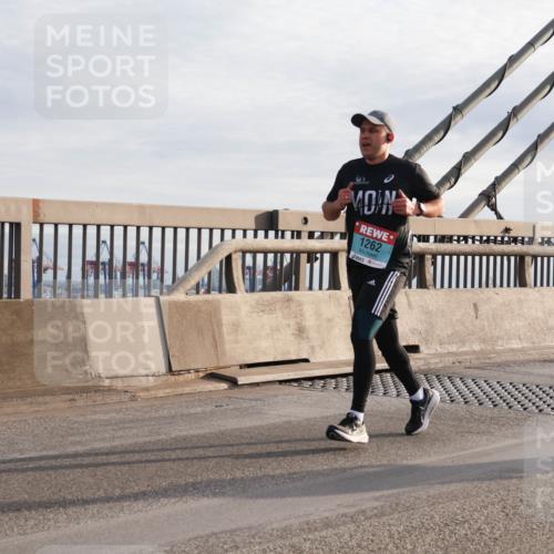 03.10.2024 - Köhlbrandbrückenlauf Matties Gatica Varas http://msf.ph/oto/7179148 03.10.2024 09:24:03 Position 2 1262 meine-sportfotos.de