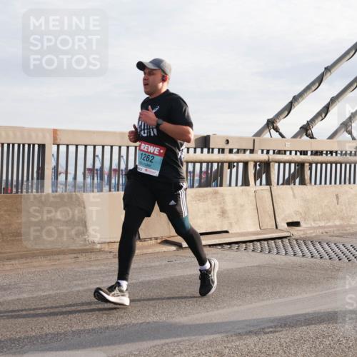03.10.2024 - Köhlbrandbrückenlauf Matties Gatica Varas http://msf.ph/oto/7179152 03.10.2024 09:24:03 Position 2 1262 meine-sportfotos.de