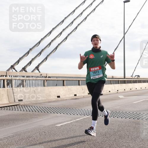 03.10.2024 - Köhlbrandbrückenlauf Matties Gatica Varas http://msf.ph/oto/7179179 03.10.2024 09:24:04 Position 2 1911 meine-sportfotos.de