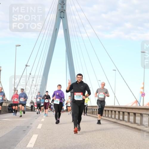 03.10.2024 - Köhlbrandbrückenlauf Jannik Wohlers http://msf.ph/oto/7179181 03.10.2024 09:43:20 Position 2 1560, 3728, 2446 meine-sportfotos.de