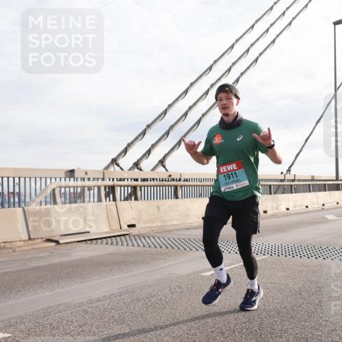 03.10.2024 - Köhlbrandbrückenlauf Matties Gatica Varas http://msf.ph/oto/7179187 03.10.2024 09:24:04 Position 2 1911 meine-sportfotos.de