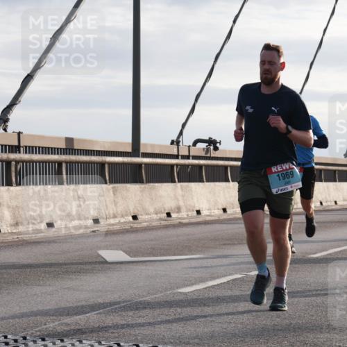 03.10.2024 - Köhlbrandbrückenlauf Matties Gatica Varas http://msf.ph/oto/7179263 03.10.2024 09:24:07 Position 2 1969, 1107 meine-sportfotos.de