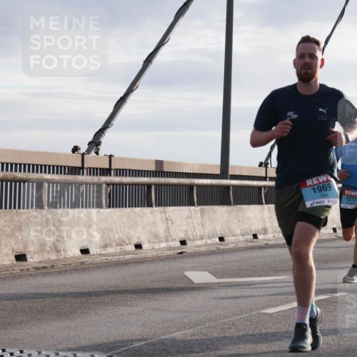 03.10.2024 - Köhlbrandbrückenlauf Matties Gatica Varas http://msf.ph/oto/7179296 03.10.2024 09:24:08 Position 2 1969, 1273 meine-sportfotos.de