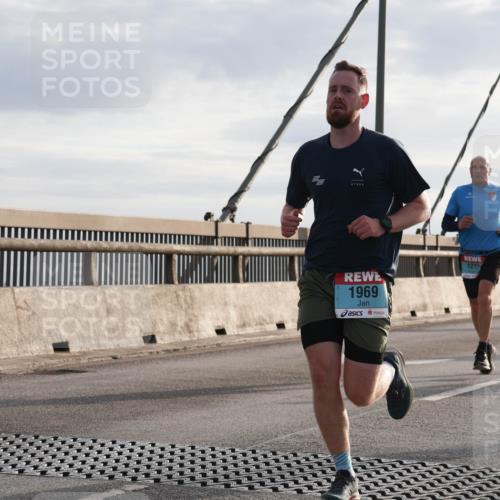 03.10.2024 - Köhlbrandbrückenlauf Matties Gatica Varas http://msf.ph/oto/7179324 03.10.2024 09:24:08 Position 2 1969 meine-sportfotos.de